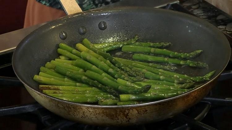 Preparare i piatti per gli asparagi
