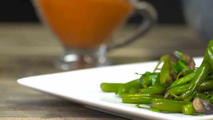 Как да готвя вкусен зелен фасул с гъби
