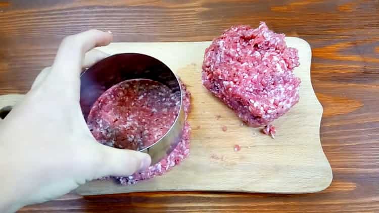 Guarda come preparare un hamburger