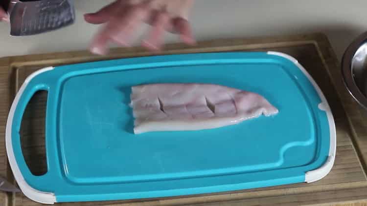 Bereiten Sie die Zutaten für Tintenfisch