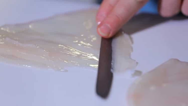 Καλαμάρια τηγανητά με κρεμμύδια σύμφωνα με μια συνταγή βήμα προς βήμα με φωτογραφία