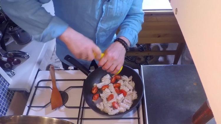 Zum Kochen die Tomaten vorbereiten