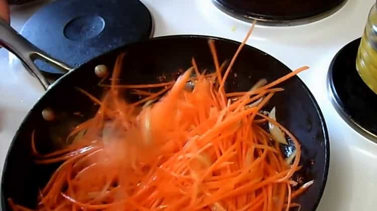 Friggere le carote per cucinare