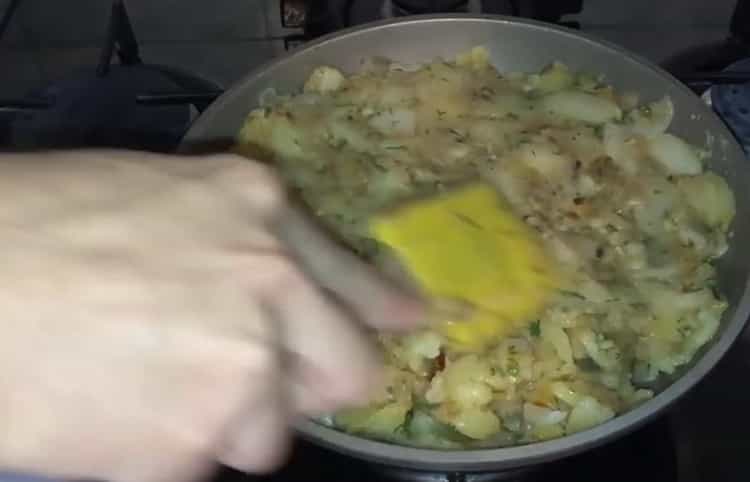Βάλτε τα υλικά σε μια κατσαρόλα για να μαγειρέψετε