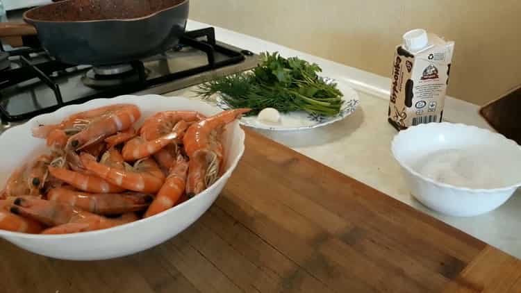 Ang prawns ng pagluluto ng hari na may isang simpleng recipe