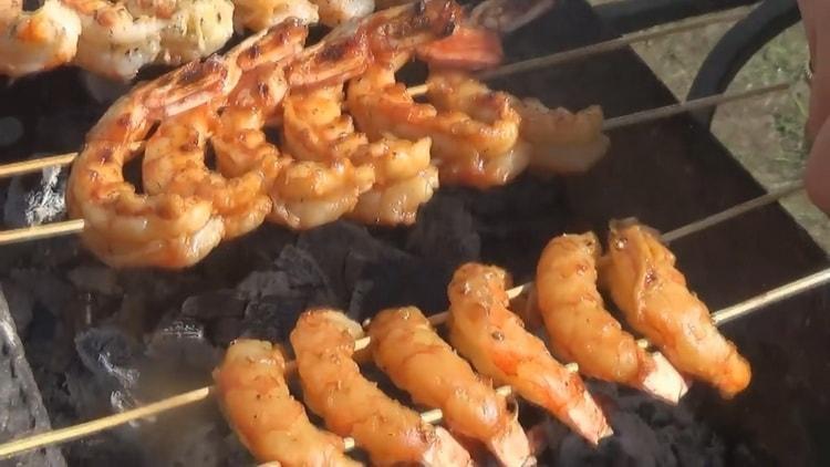 Shrimps auf dem Grill nach einem Schritt-für-Schritt-Rezept mit Foto
