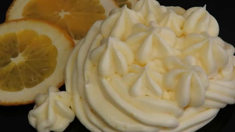 Jemný krémový dort vyrobený ze sýra Mascarpone a pomerančového kurtu