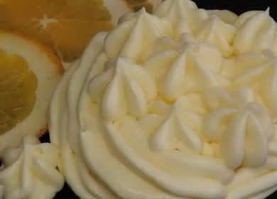Απαλή κέικ κρέμας που παρασκευάζεται με τυρί mascarpone και πορτοκάλι ριτ
