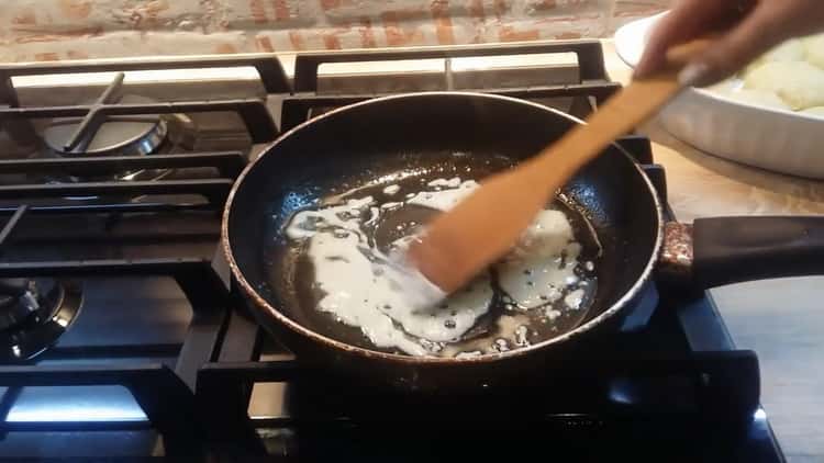 Per preparare le polpette, prepara gli ingredienti per la salsa