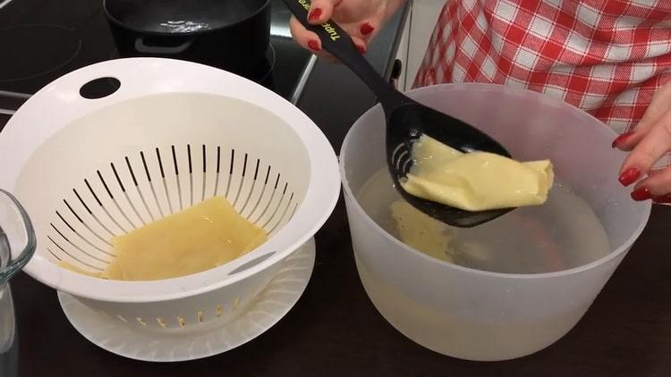 Ochlaďte listy a vytvořte lasagne