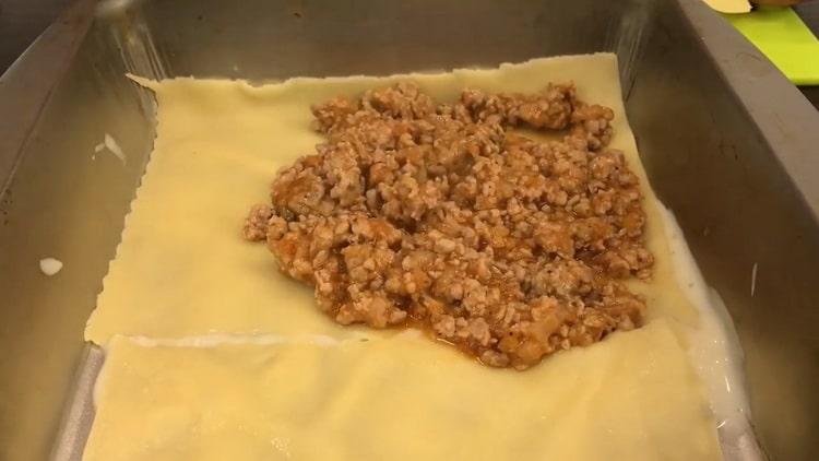 Umístěte lasagne, aby jste vytvořili lasagne