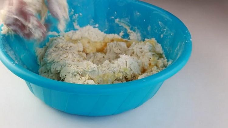 Norėdami gaminti lagman makaronus, paruoškite tešlą