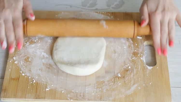 Húzza ki a tésztát, hogy udon tésztát készítsen