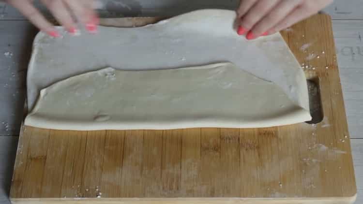 Αναπτύξτε τη ζύμη για να φτιάξετε ζυμαρικά Udon