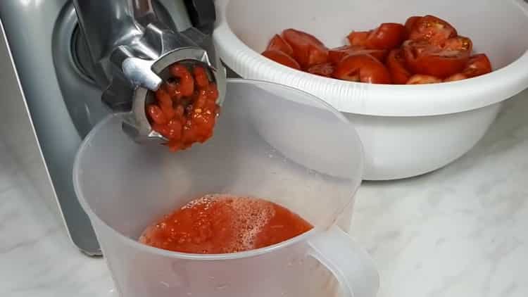 Περιστρέψτε τις ντομάτες για να κάνετε lecho