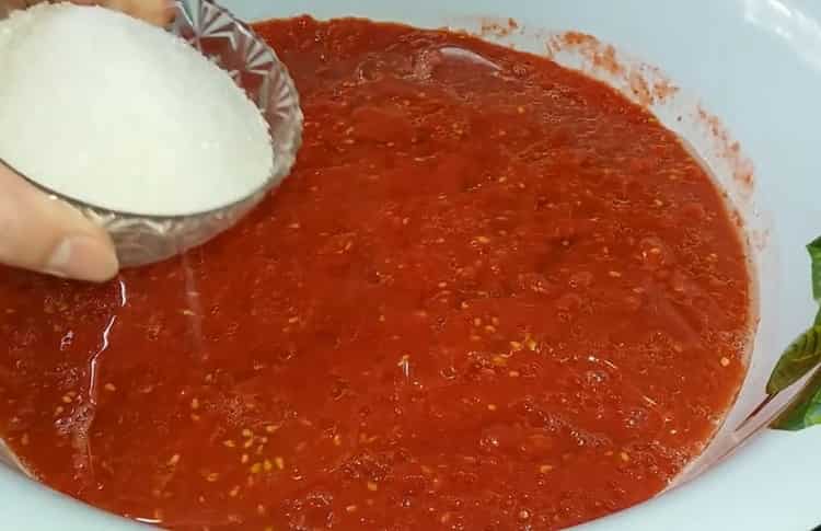 Lechon valmistamiseksi pilko tomaatit