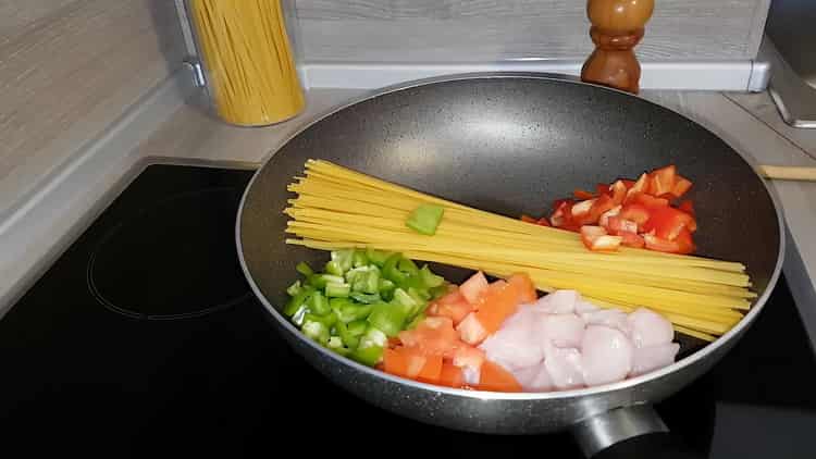 Pro přípravu těstovin připravte ingredience