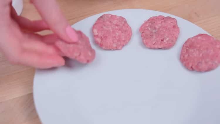 Forma degli hamburger per fare gli hamburger