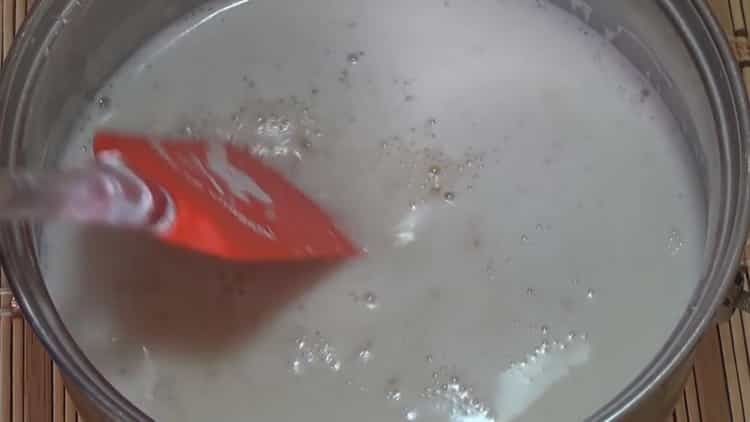 Ricetta graduale della gelatina di latte delicata con la foto