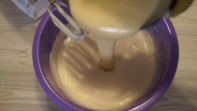 نحن نصنع الآيس كريم من الحليب المكثف والحليب