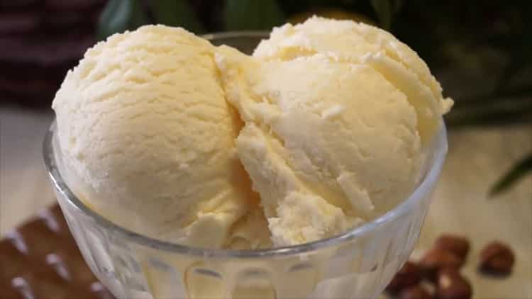Κρέμα και συμπυκνωμένο παγωτό σύμφωνα με μια συνταγή βήμα προς βήμα με φωτογραφία