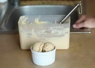 Crema di gelato alla brulée secondo una ricetta graduale con foto