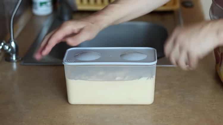 Für die Zubereitung von Eis die Zutaten im Kühlschrank aufbewahren.
