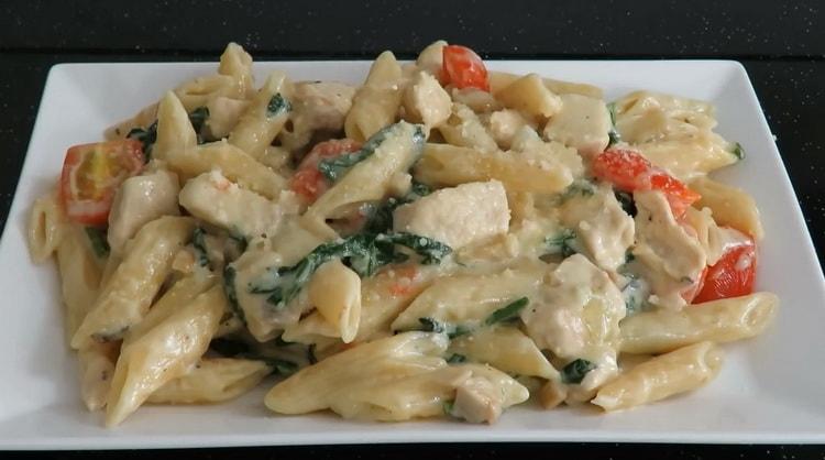Leckere Hähnchen-Penne-Nudeln in cremiger Sauce