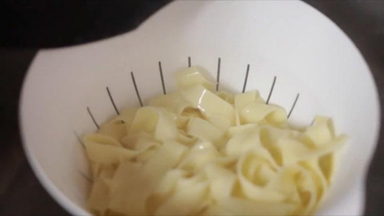 Per cuocere la pasta, fai bollire la pasta
