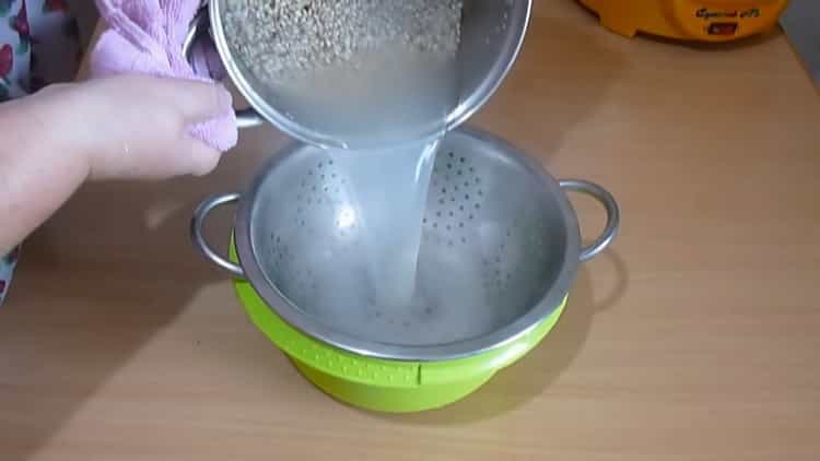 Για να κάνετε κριθάρι, ξεπλύνετε τα δημητριακά