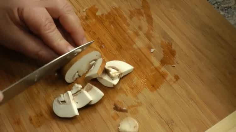 Leikkaa sienet leikkaavan helmen ohran valmistamiseksi
