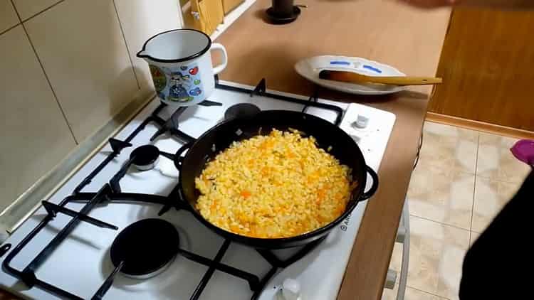Πώς να μάθετε πώς να μαγειρεύετε νόστιμο κριθάρι με λαχανικά