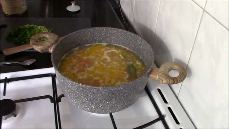 لطبخ الشعير مع الحساء ، قم بإعداد كل ما تحتاجه