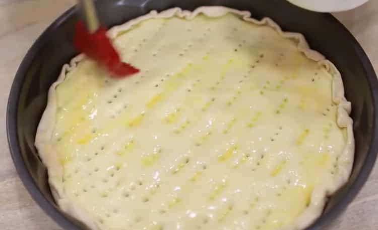Norėdami pagaminti pyragą, sutepkite kiaušiniu