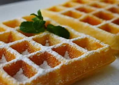 Mga malambot na waffles para sa mga electric waffle iron: hakbang-hakbang na recipe na may larawan