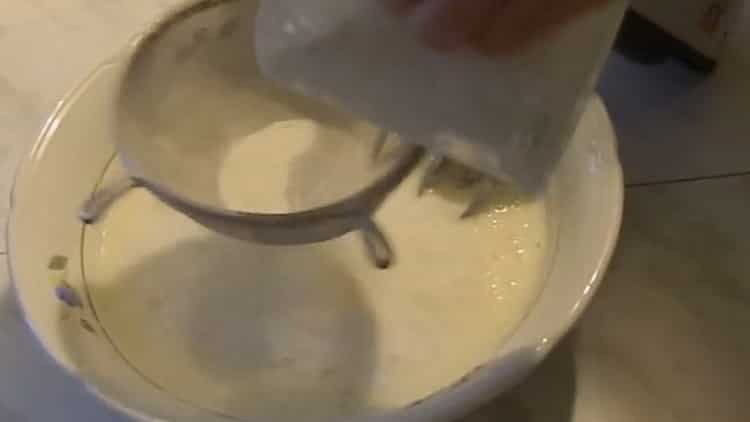 Siivilöi jauhot vohvelien valmistamiseksi