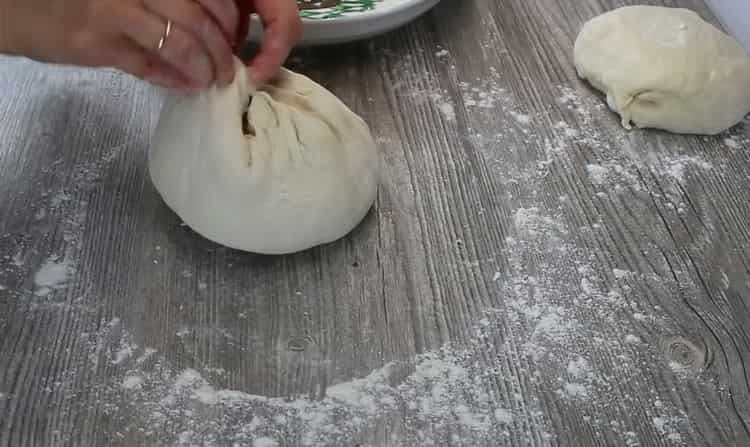 За да направите качапури, поставете пълнежа в средата