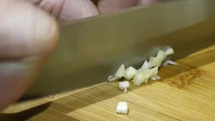 Για να προετοιμάσετε το ρύζι με φασόλια, ετοιμάστε τα συστατικά