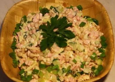 Πώς να μάθετε πώς να μαγειρεύουν μια νόστιμη σαλάτα με λευκά φασόλια 🥫