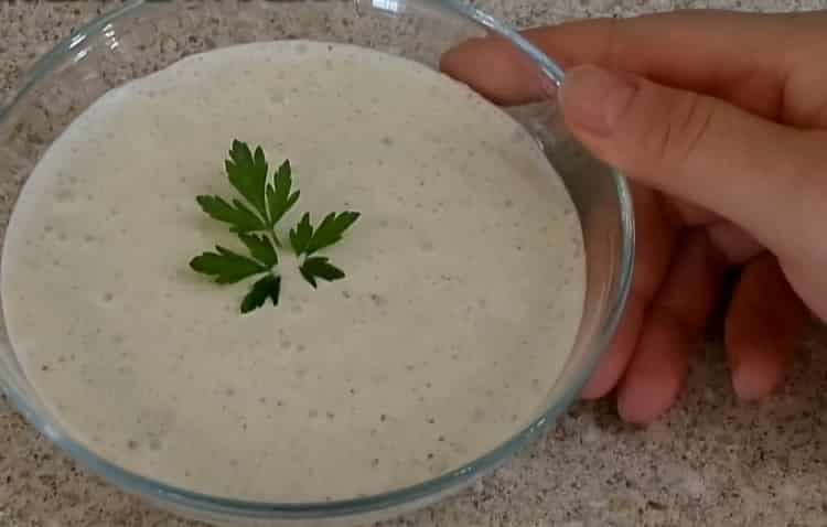 Πώς να μάθετε πώς να μαγειρεύουν μια νόστιμη σαλάτα με κονσέρβες λευκά φασόλια