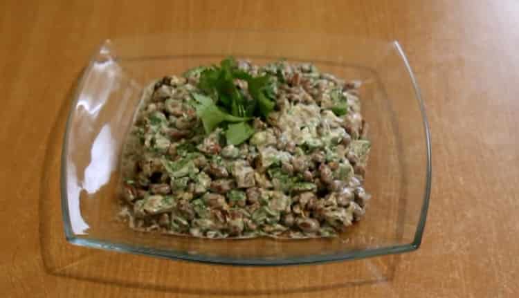 Salat mit Rindfleisch und Bohnen: ein schrittweises Rezept mit Fotos