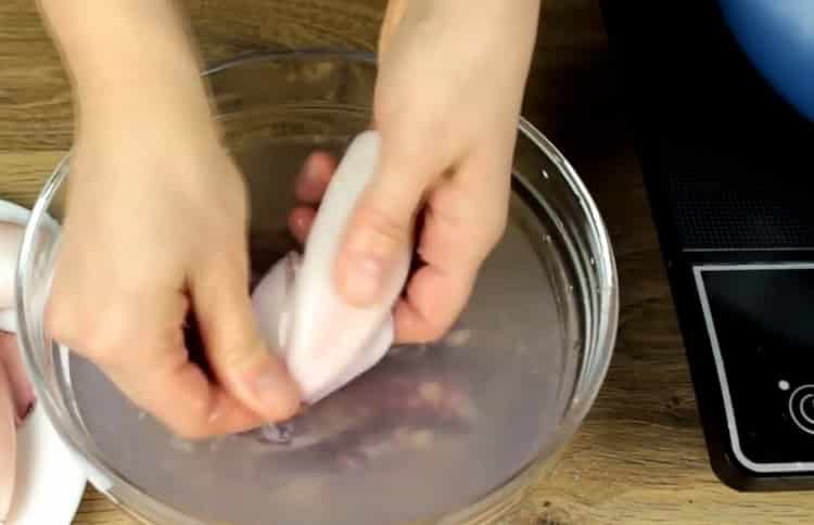 Tintenfisch- und Feldsalat in einem einfachen Rezept kochen