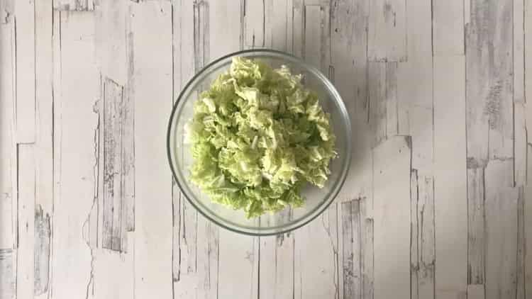 Saláta elkészítéséhez készítse elő az összetevőket