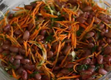 Wie lernt man, wie man einen köstlichen Salat mit Bohnen und Karotten zubereitet?