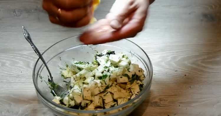 Zmačkejte citronovou šťávu a vytvořte celer