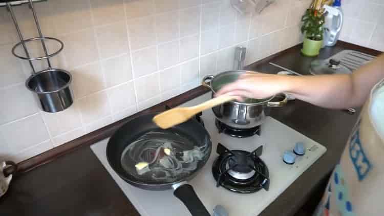 Per cucinare i fagioli, riscaldare la padella