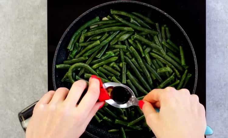 Προσθέστε σάλτσα σόγιας για να μαγειρέψετε