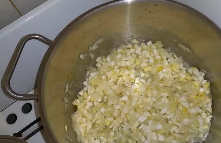 Per preparare la zuppa di lenticchie, prepara gli ingredienti