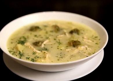 Sýrová polévka s brokolicí a kuřecím masem - lahodný recept 🥣