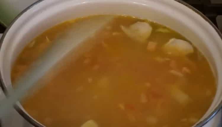Bohnensuppe ist fast fertig